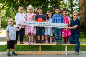 25 Jahre Beratungsstelle für Kindertageseinrichtungen der Elternvereine. Die EntdeckerKids gratulieren.