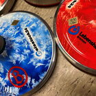 blaue und rote Eisstöcke